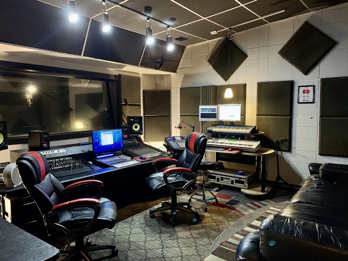 Real studio photo for 16 Bars Recording Studio