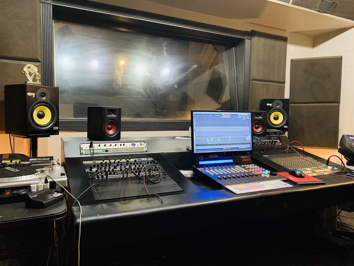 Real studio photo for 16 Bars Recording Studio