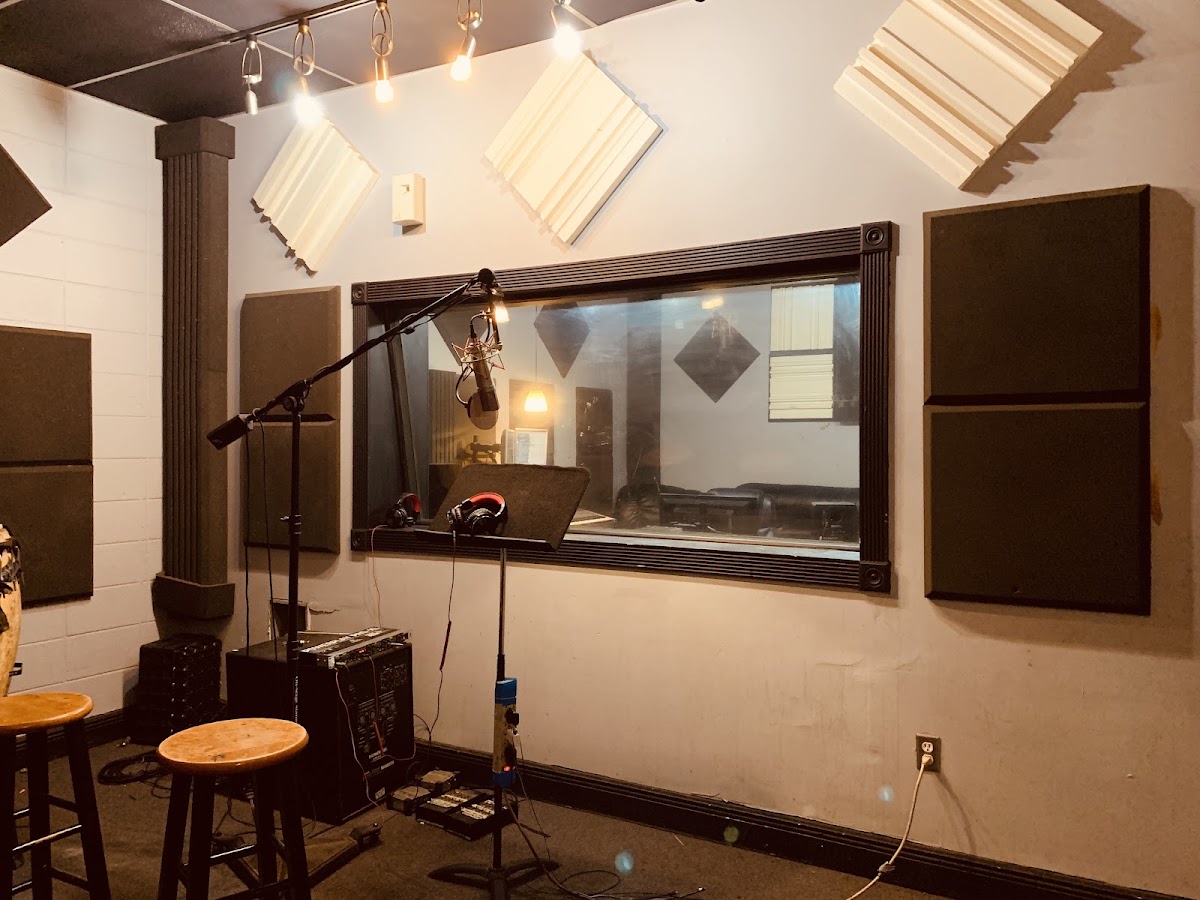 Real studio photo for 16 Bars Recording Studio