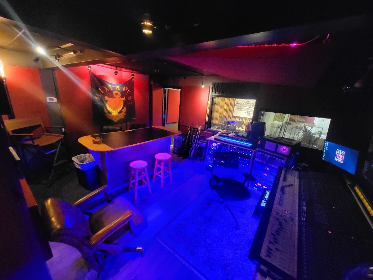 Real studio photo for red 3 music